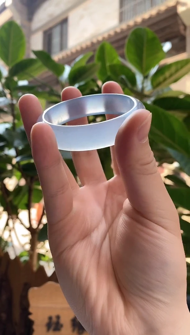 【闪购商品】翡翠手镯未镶嵌55圈