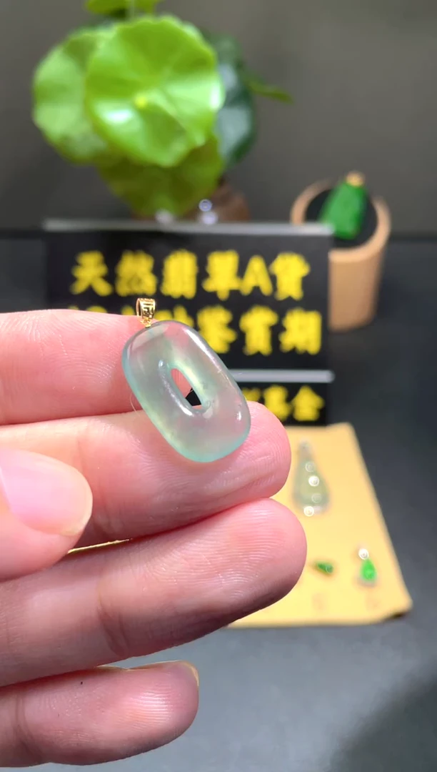 颈饰18K金镶嵌翡翠翡翠A货