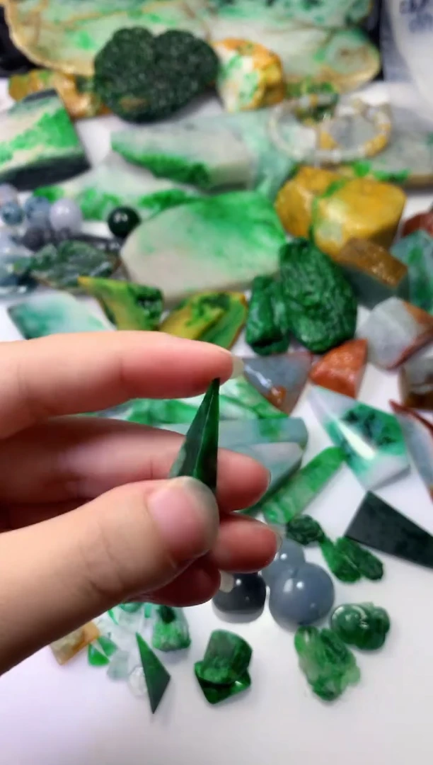 颈饰未镶嵌翡翠037天然翡翠