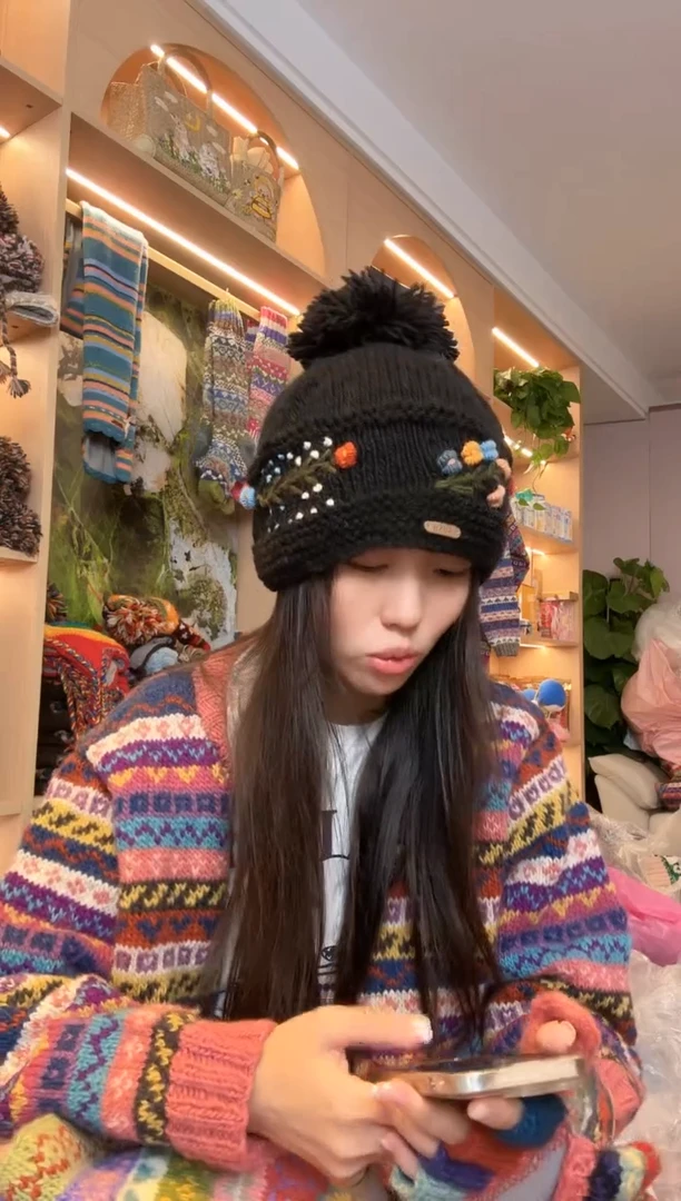 羊毛纯羊毛黑色刺绣