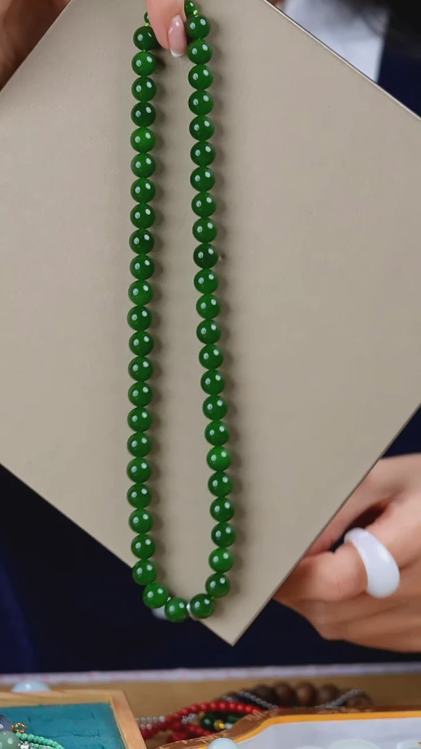 颈饰18K金镶嵌和田玉项链