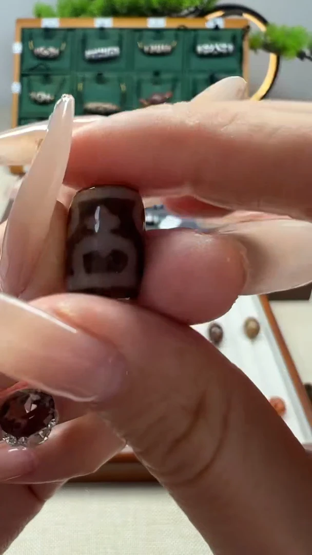 玛瑙/玉髓（覆膜）颈饰未镶嵌37微瑕随机发货