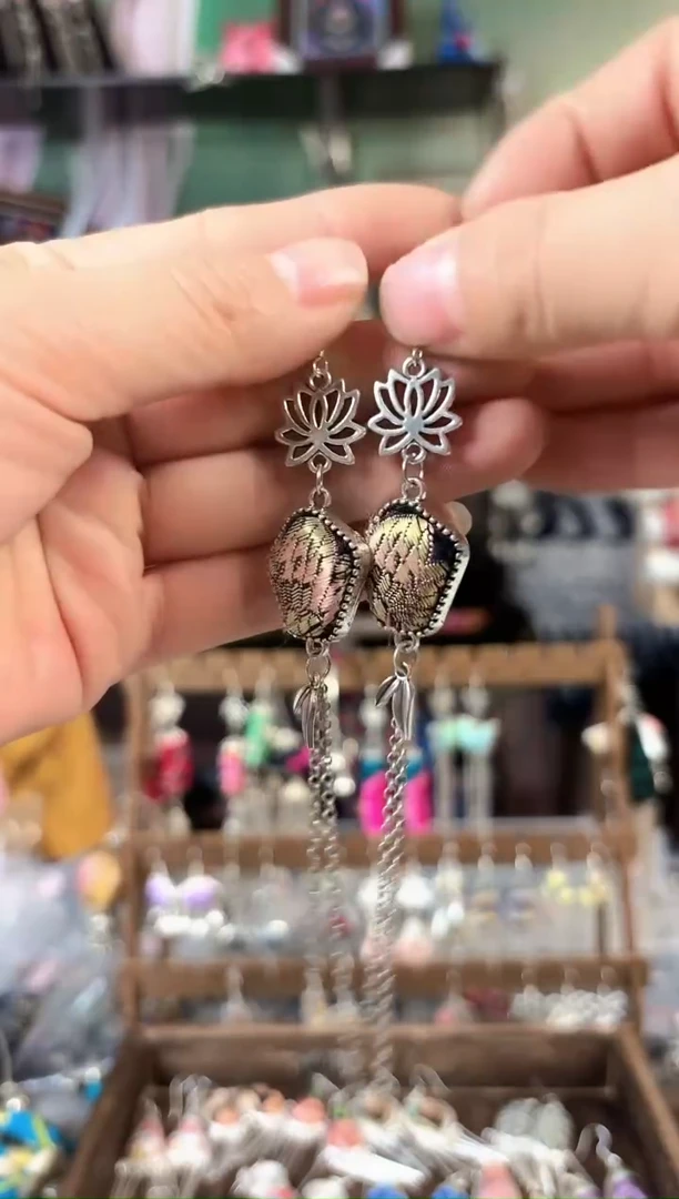 彩云南阁非遗老绣饰品781*