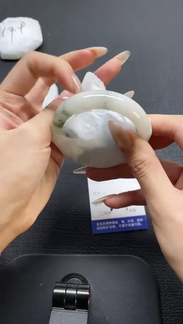 未镶嵌手镯石英质玉8-54