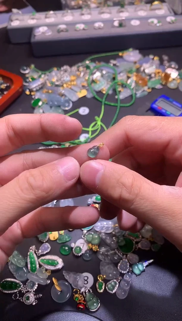 【闪购商品】翡翠吊坠(不含链)18K金镶嵌2