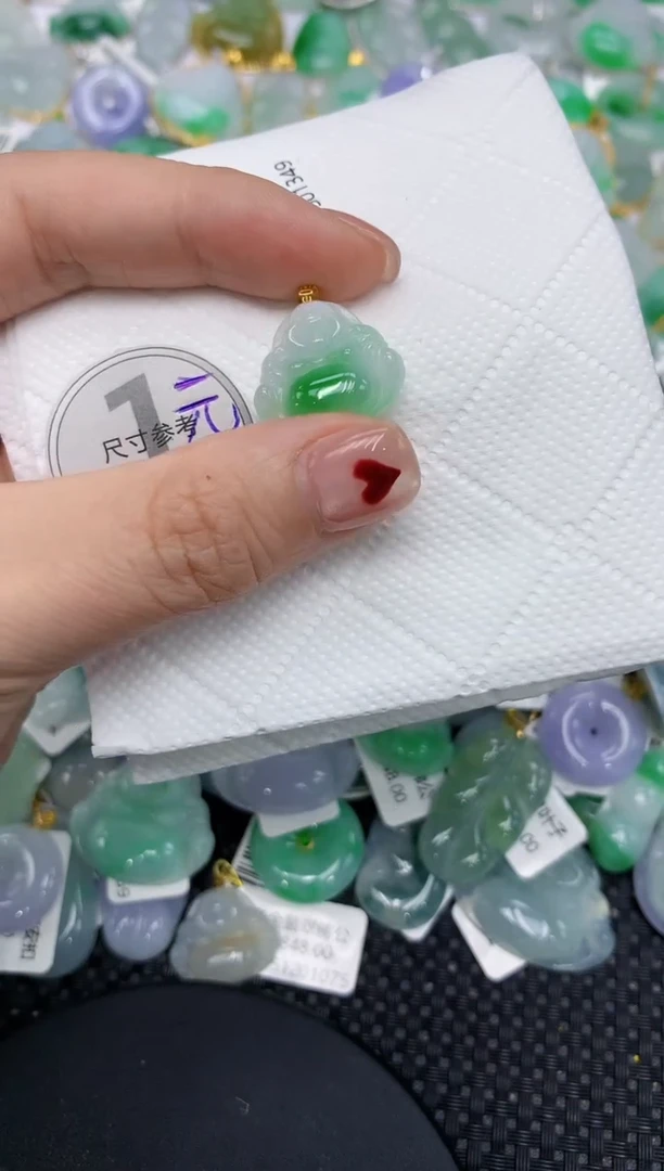 翡翠18K金镶嵌颈饰11111111