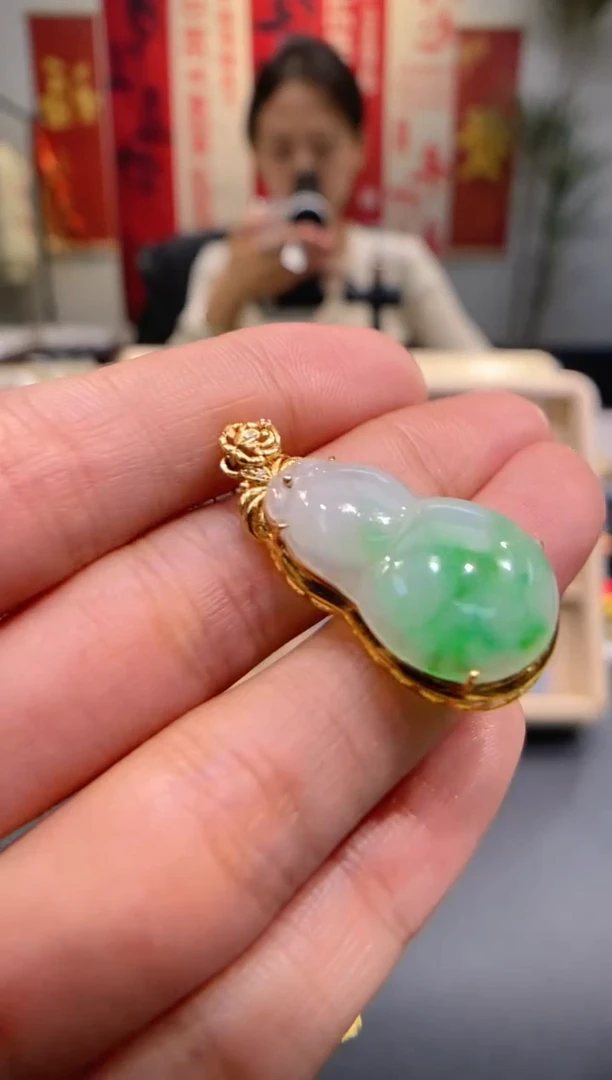 【闪购商品】翡翠吊坠(不含链)18K金镶嵌葫芦