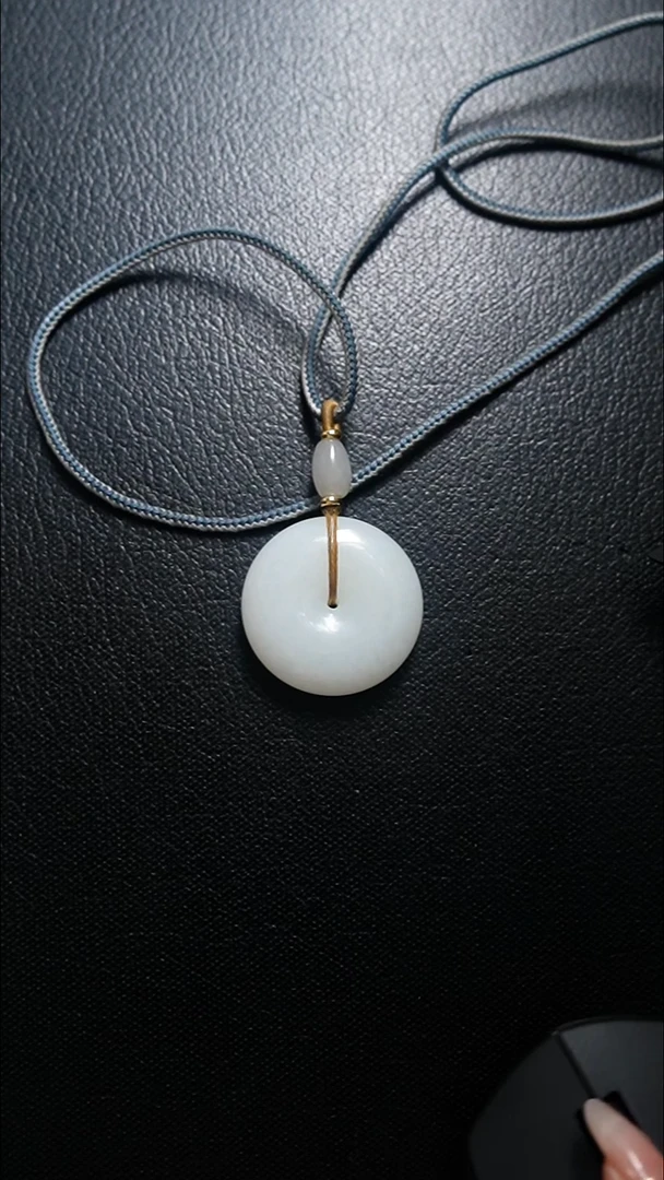 颈饰未镶嵌和田玉平安扣