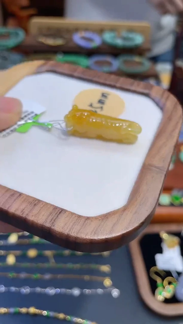 颈饰未镶嵌翡翠假一赔三