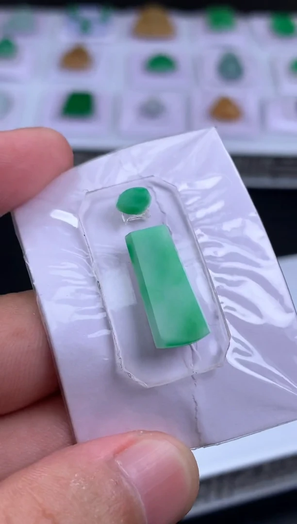 定制翡翠未镶嵌翡翠