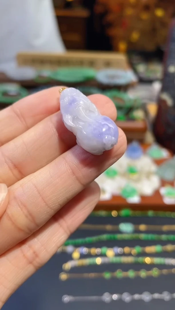 颈饰18K金镶嵌翡翠貔貅