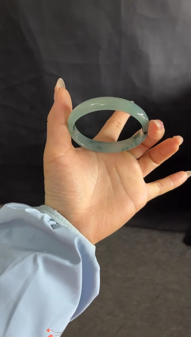 【闪购商品】翡翠手镯未镶嵌贵妃