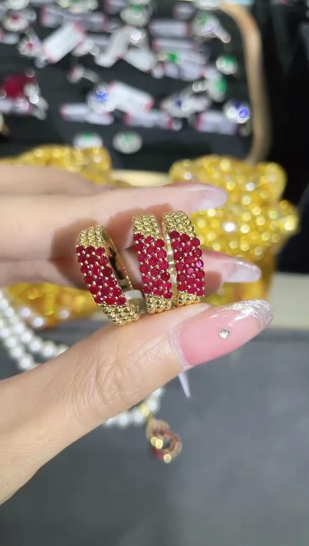 蓝宝石戒指18K金镶嵌多样性发其一