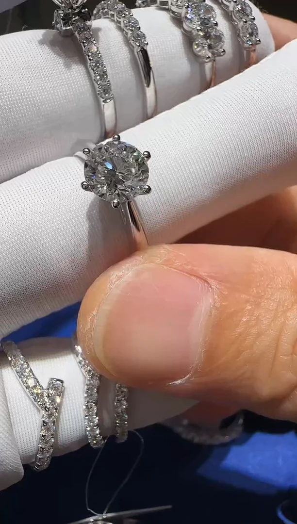 铂Pt950镶嵌实验室培育钻石戒指/指环经典六爪1克拉