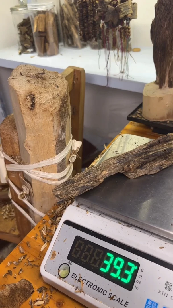 沉香沉香碎屑蓝宝石品种39克