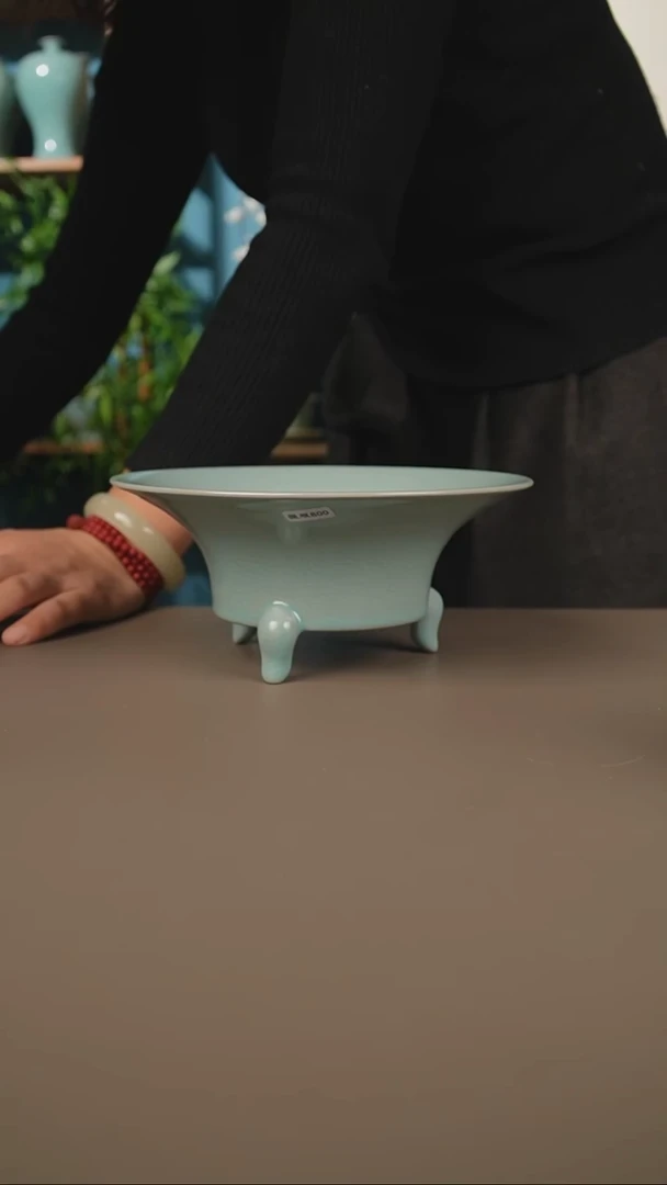 仿古大三足炉  微暇