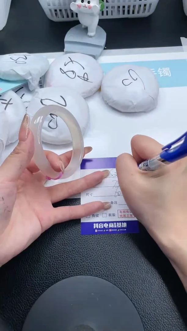 【闪购商品】石英质玉手镯未镶嵌18S310-60