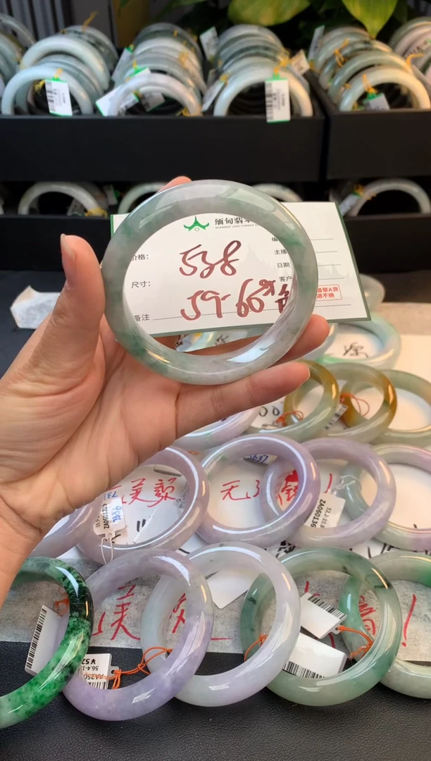 未镶嵌定制翡翠依*毛货需精细抛光+多人