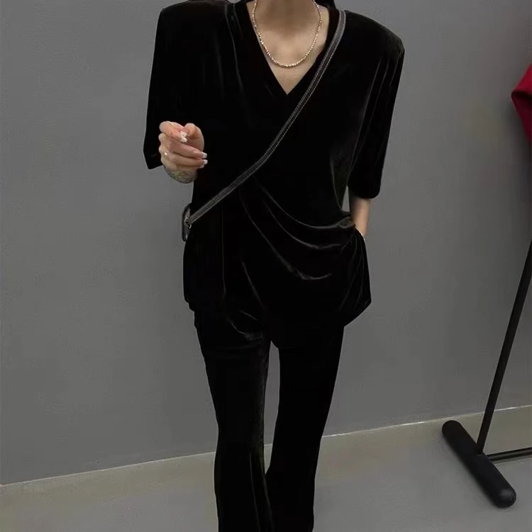夏季气质风时尚休闲高级黑色正肩显瘦V领套装
