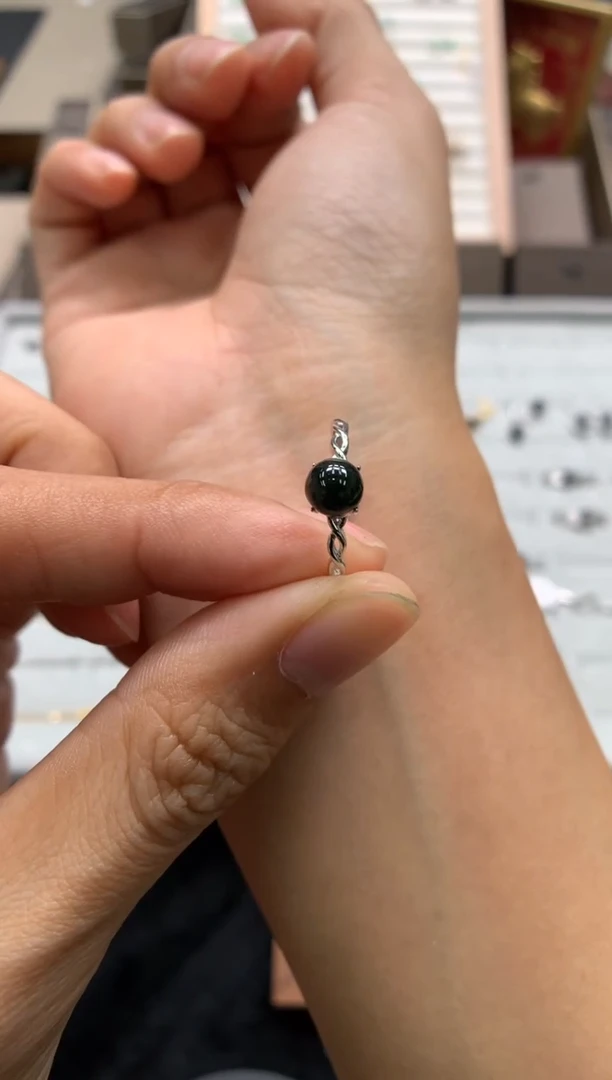 颈饰银S925镶嵌翡翠墨翠戒指