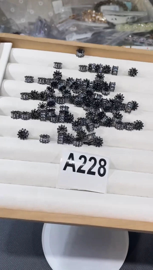 未镶嵌手链水晶A228 黑色配件 多样性发一 小一对