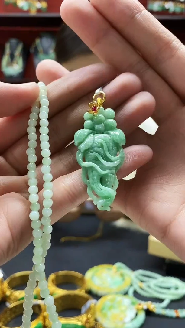 颈饰未镶嵌翡翠吊坠