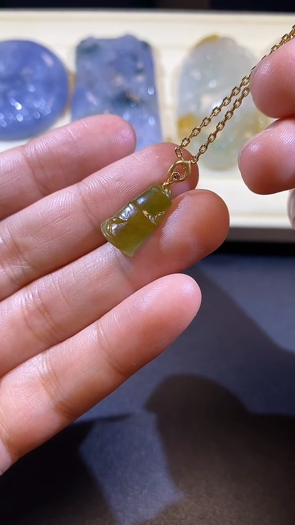 【闪购商品】翡翠吊坠(不含链)18K金镶嵌缅甸天然A货翡翠