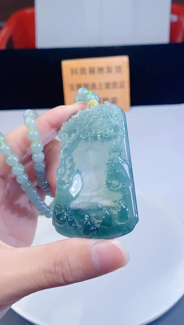 颈饰未镶嵌翡翠·