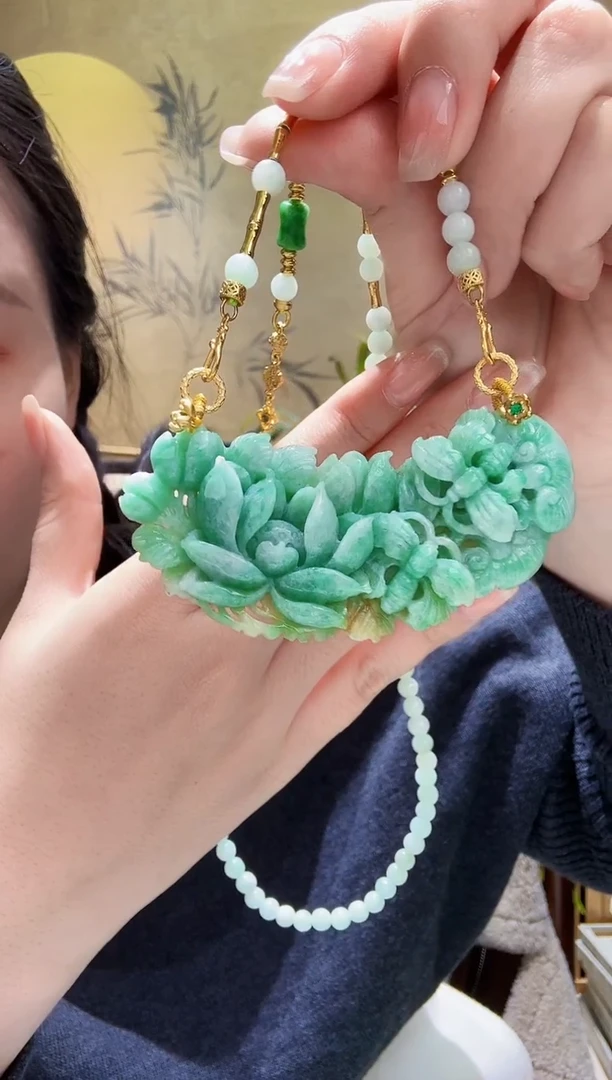 颈饰未镶嵌翡翠吊坠