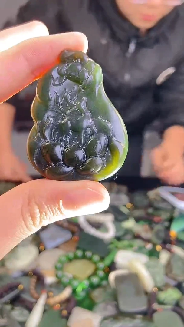 颈饰未镶嵌和田玉1