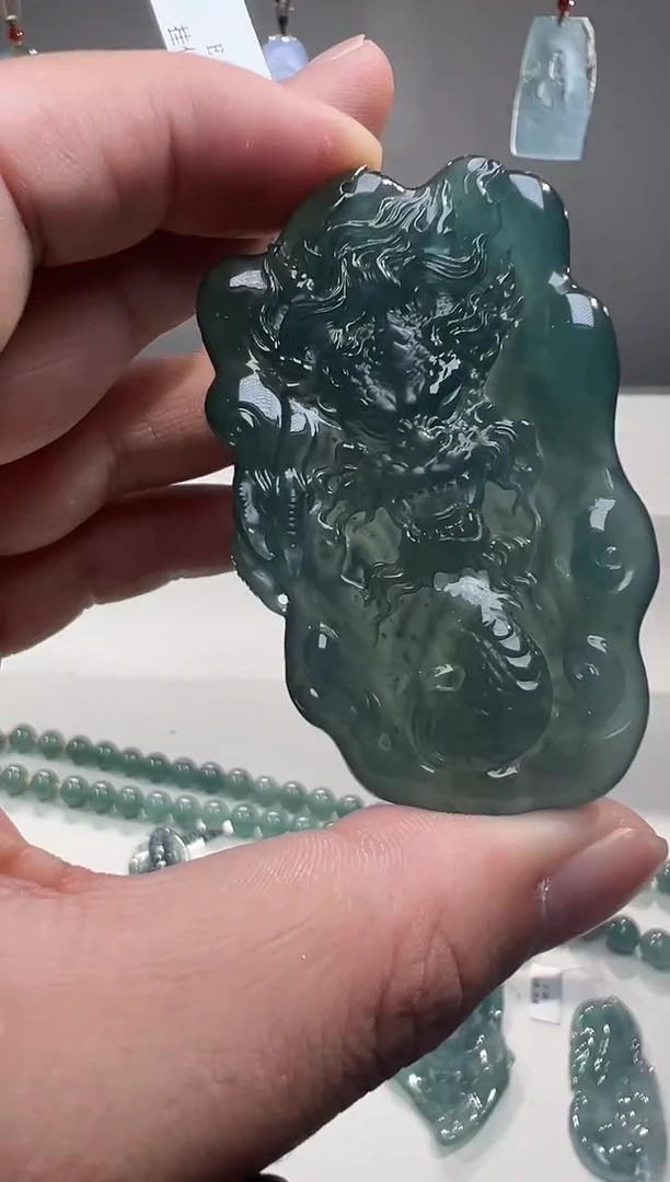 吊坠(不含链)未镶嵌翡翠龙牌