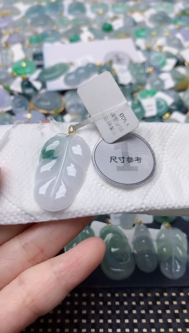 颈饰18K金镶嵌翡翠天然缅甸A货翡翠