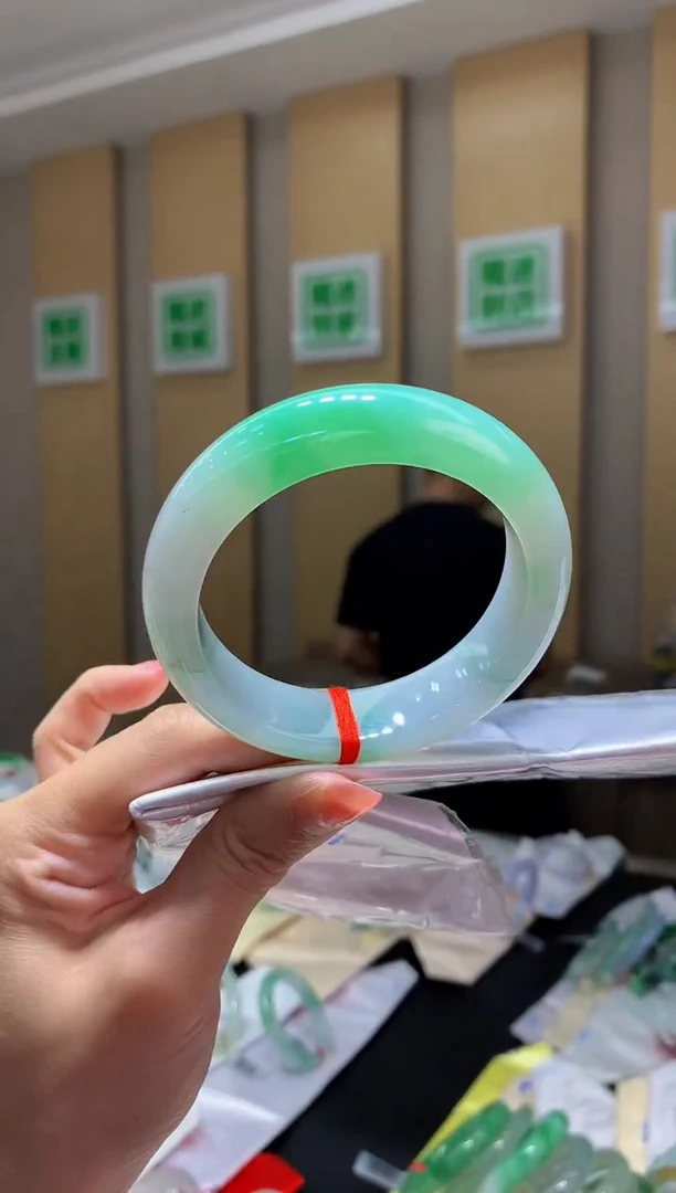 未镶嵌手镯翡翠-QQ6 圈口57.2 全款18万 定金2万