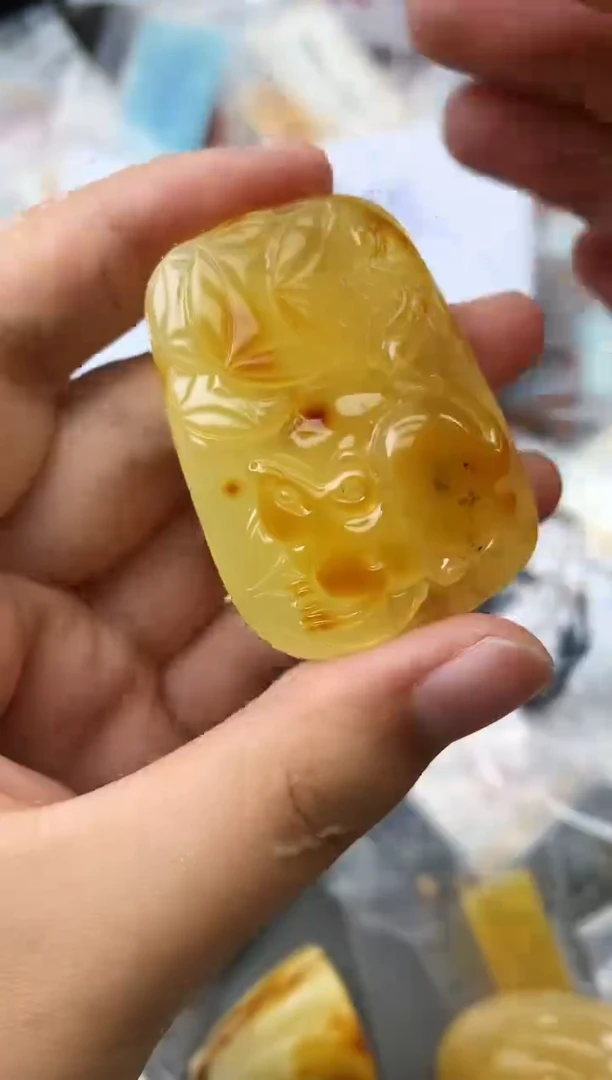 未镶嵌琥珀珠宝奇石158