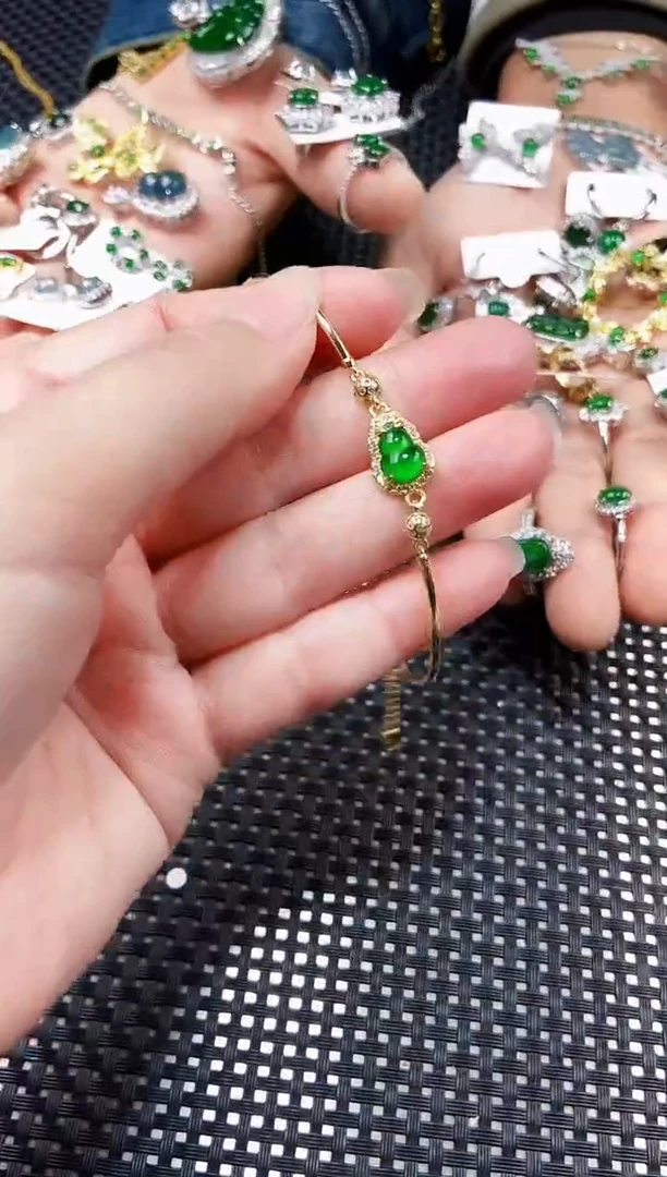 【闪购商品】翡翠手链未镶嵌111111111