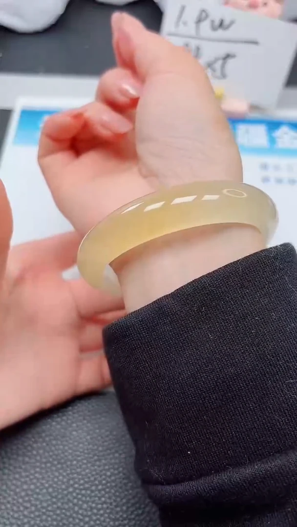 【闪购商品】石英质玉手镯未镶嵌325