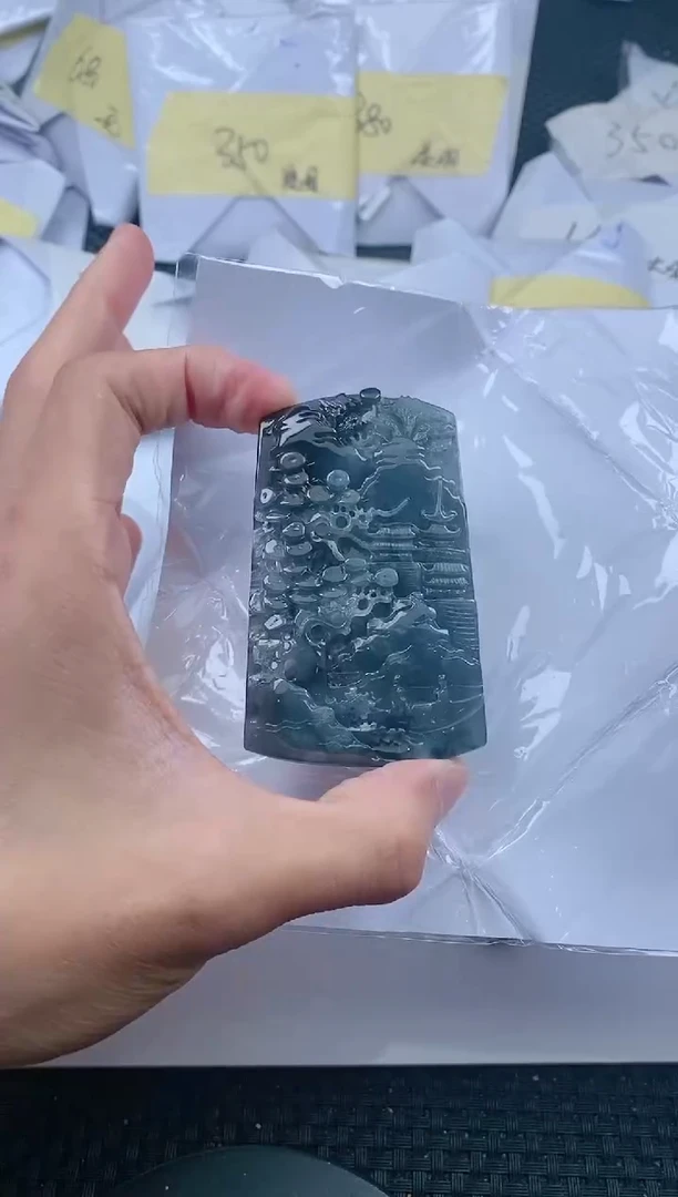 翡翠未镶嵌颈饰