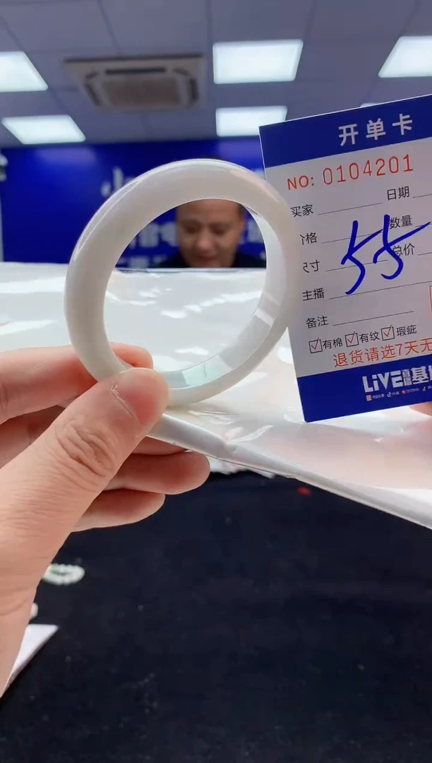 翡翠手镯未镶嵌2天然A货缅甸翡翠默认有瑕