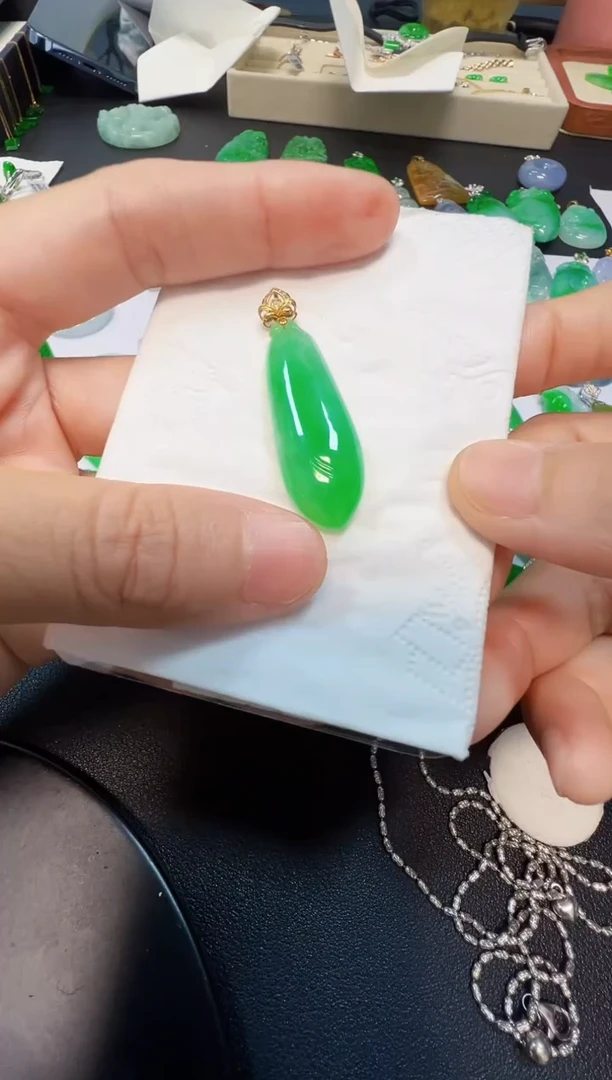 吊坠(不含链)18K金镶嵌翡翠2800