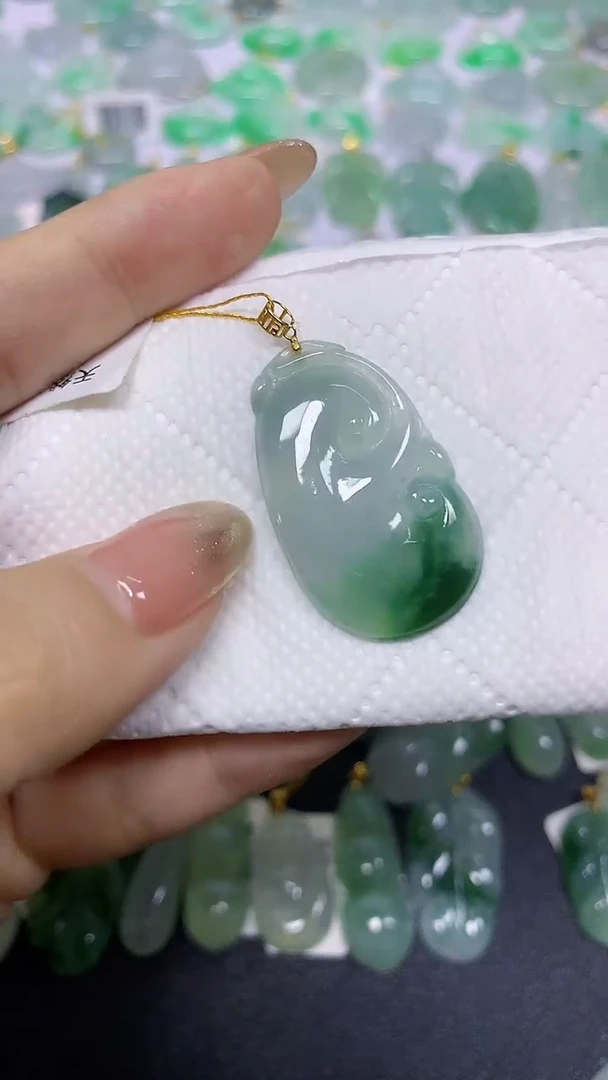 颈饰18K金镶嵌翡翠天然翡翠A货