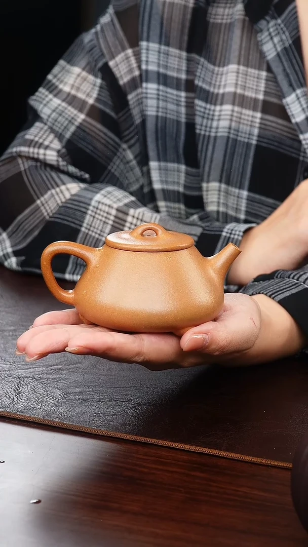 茶壶紫砂黄金段平盖石瓢170cc