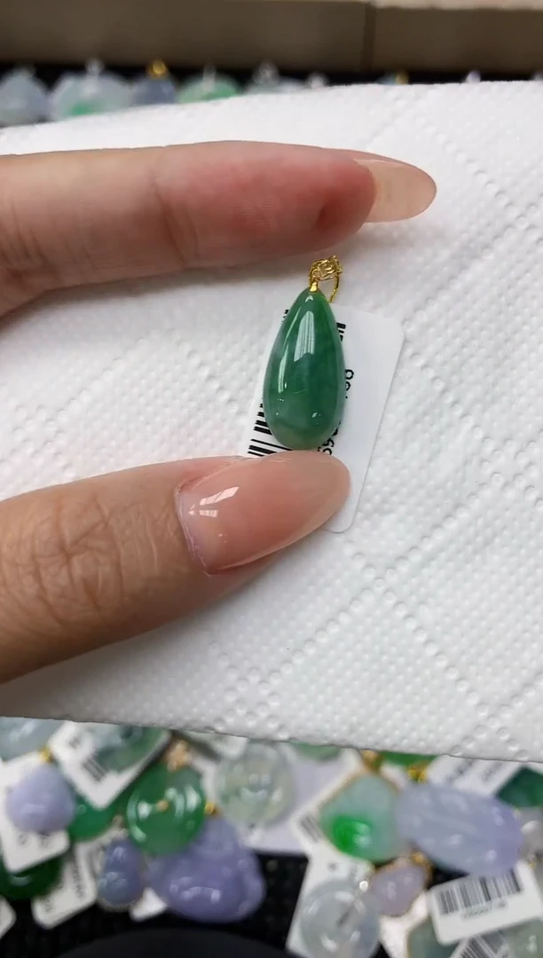 颈饰18K金镶嵌翡翠11111111111