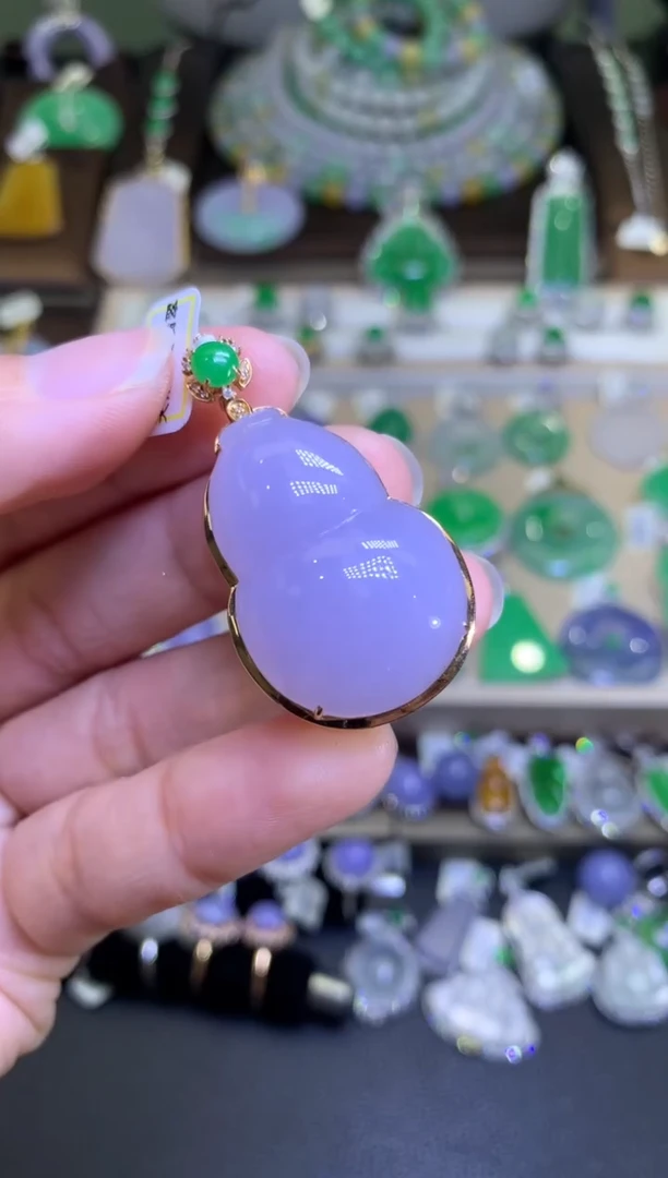 翡翠18K金镶嵌颈饰翡翠A货