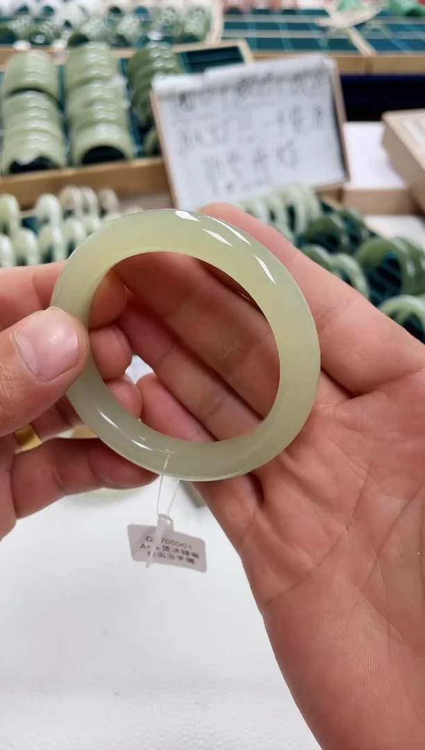 未镶嵌手镯和田玉唱****吃和田玉手镯700001