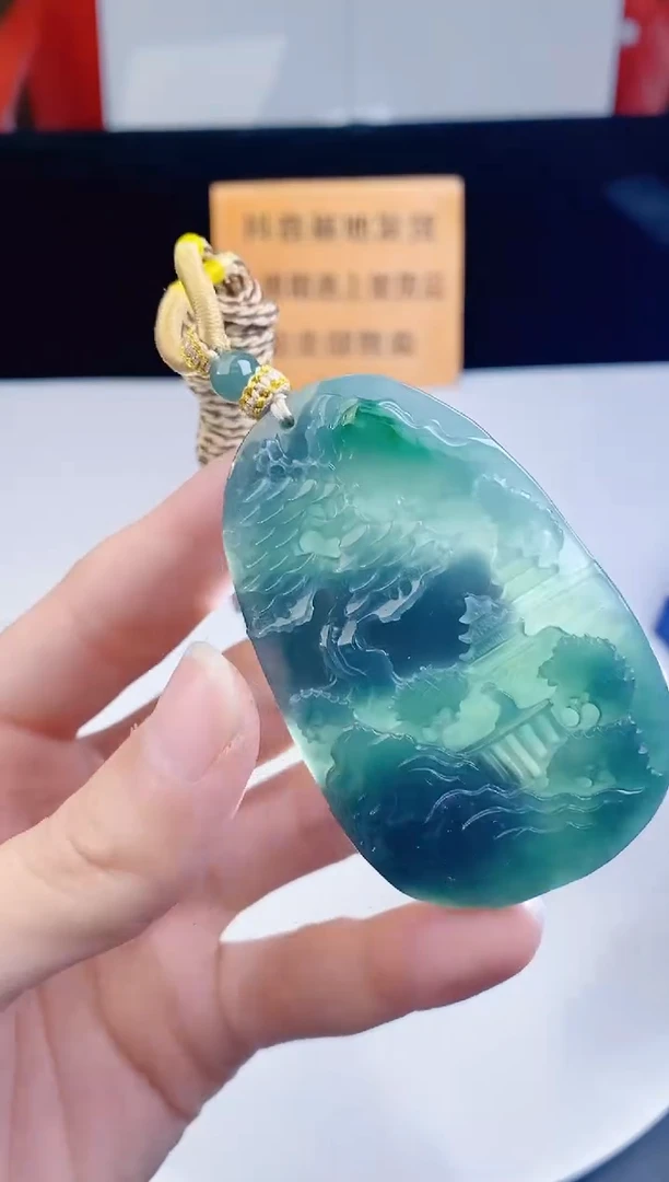 颈饰未镶嵌翡翠