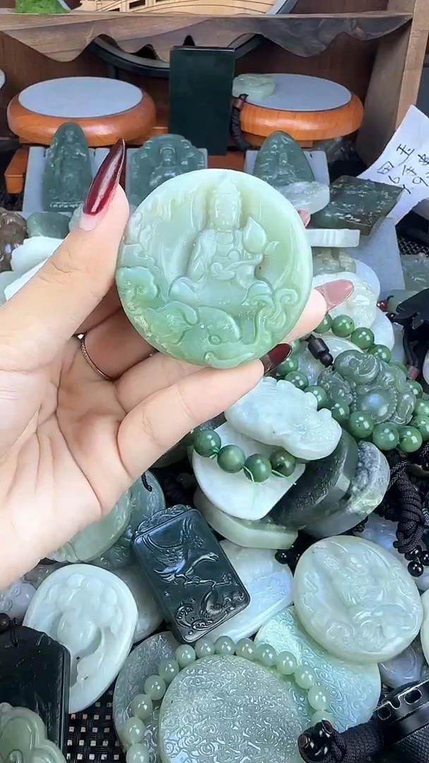 颈饰未镶嵌和田玉1