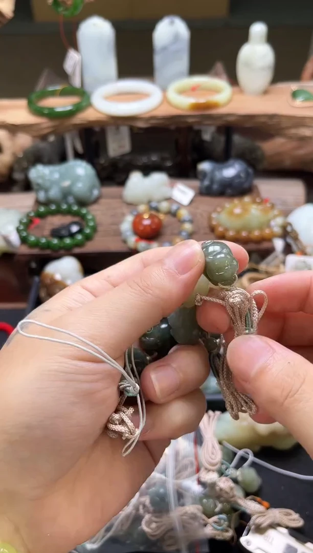 和田玉未镶嵌吊坠(不含链)且末料 猫咪微瑕 多样性发一