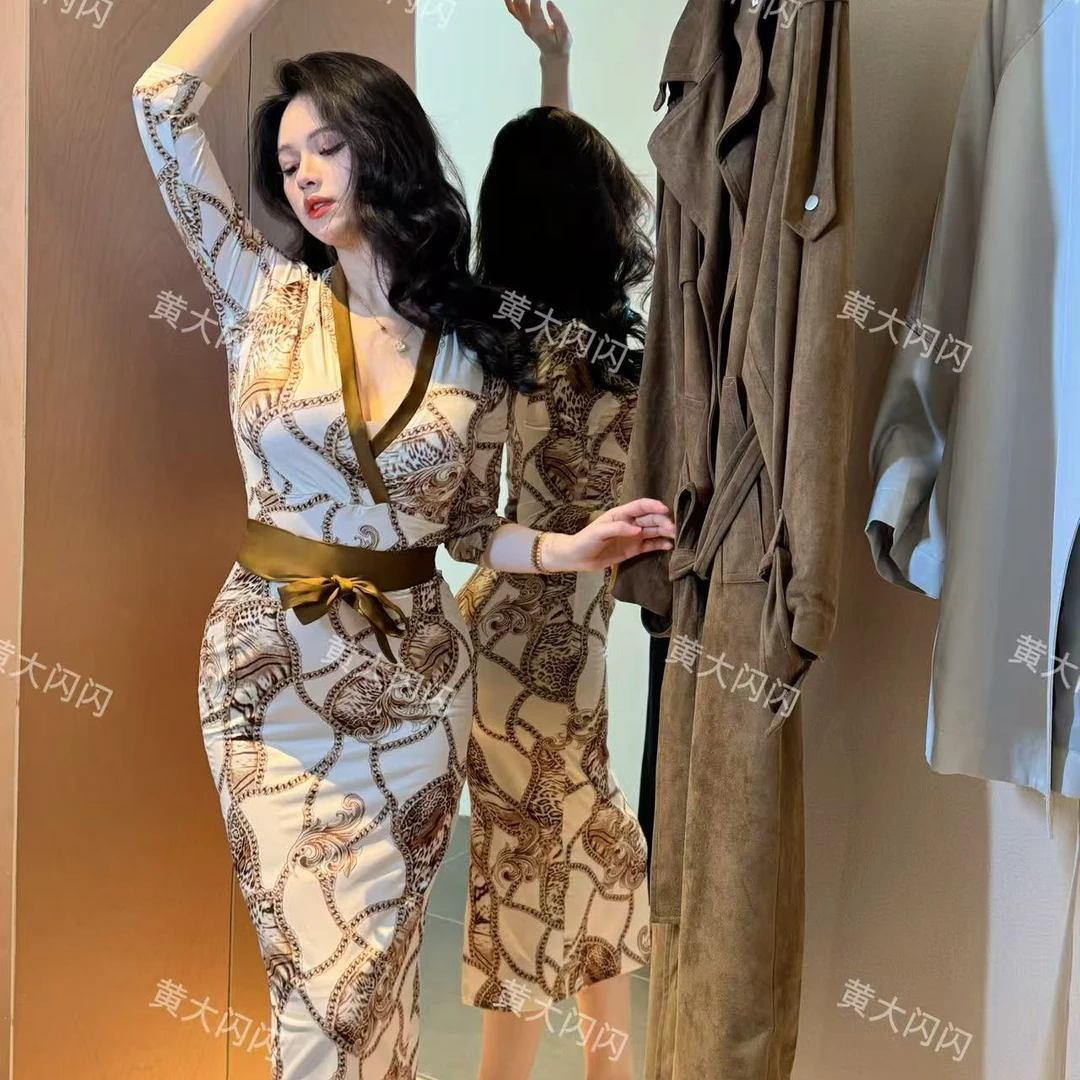 【新店请到黄大闪闪女装店1号】(显贵小姐)显瘦冰丝连衣裙SSQ2555