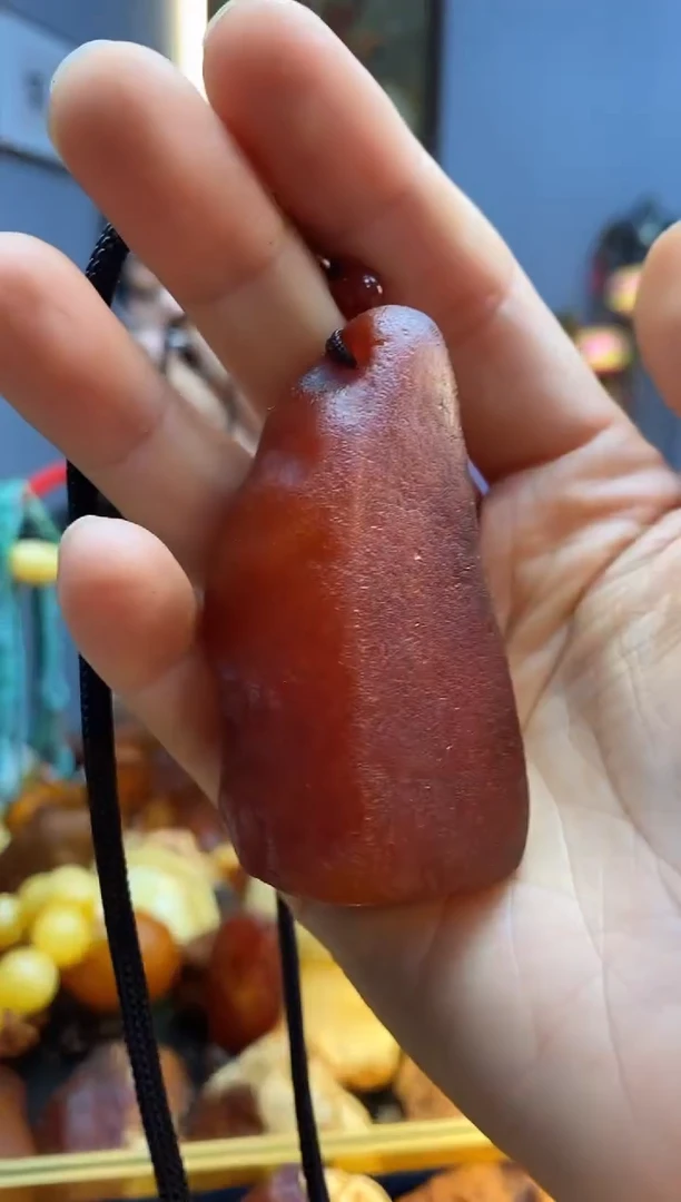 未镶嵌颈饰琥珀吊坠