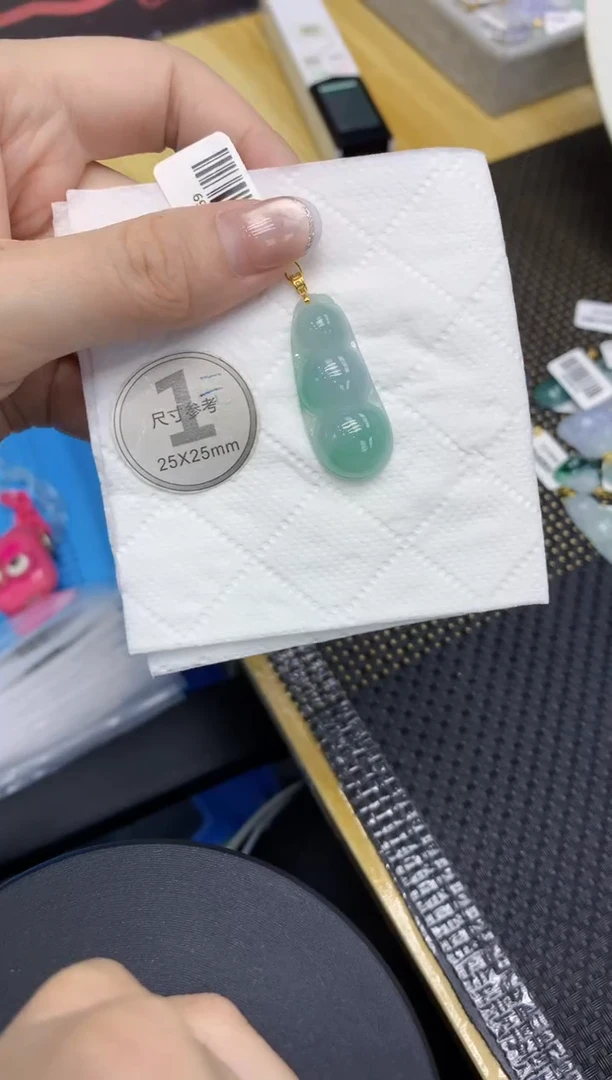 颈饰18K金镶嵌翡翠111111111